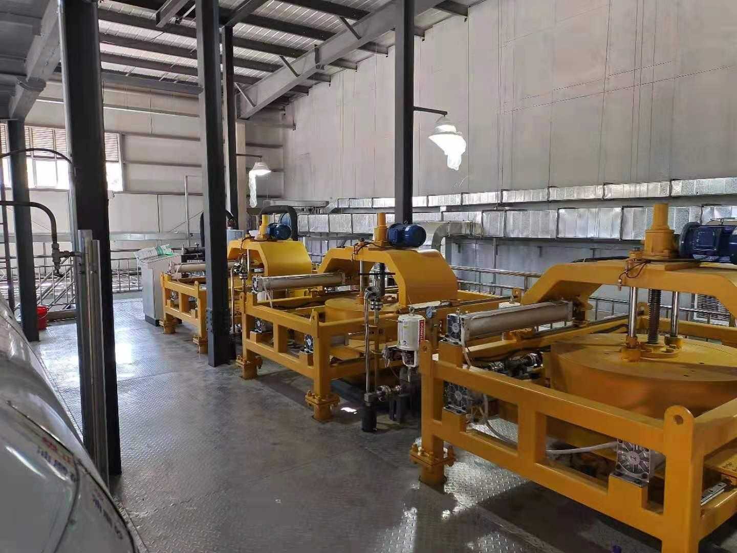 CAREDDI Supercritical CO2 Extraction Machine 2100L(700Lx3) Model