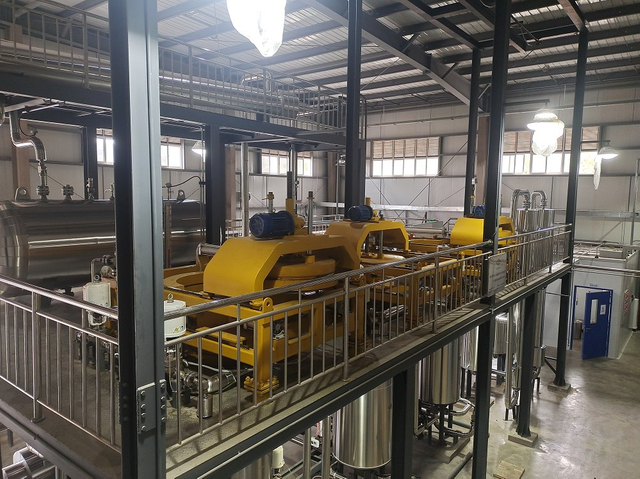 CAREDDI Supercritical CO2 Extraction Machine 2100L(700Lx3) Model