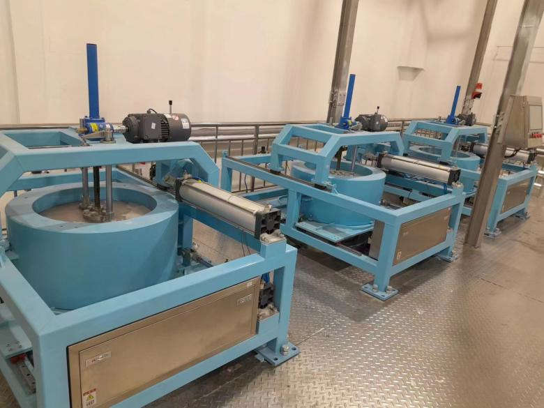 CAREDDI Supercritical CO2 Extraction Machine 600L(200Lx3) Model